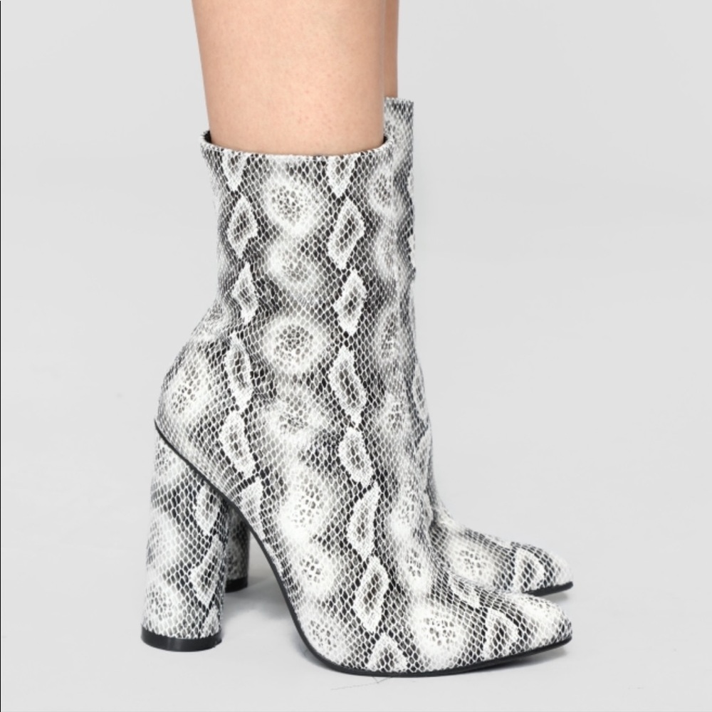 Fashion nova shoes - Picture 2 of 3